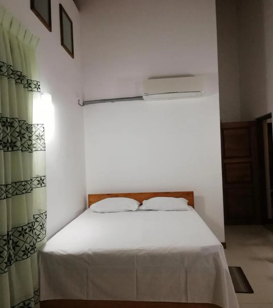 Air Port 5 Minutes Super Clean Upul Bed & Breakfast Negombo