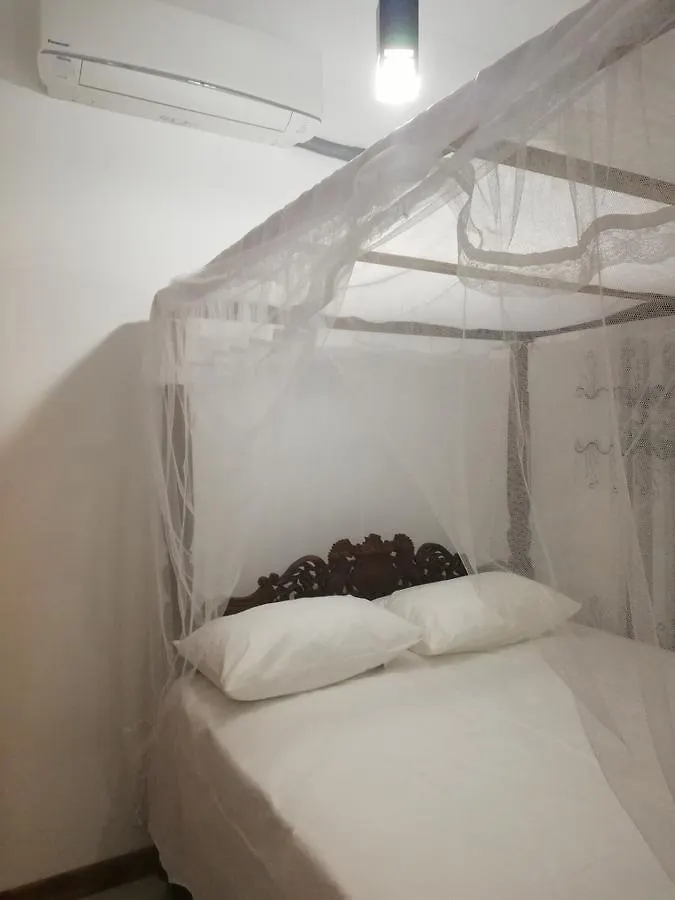 Bed and Breakfast Air Port 5 Minutes Super Clean Upul Negombo Sri Lanka
