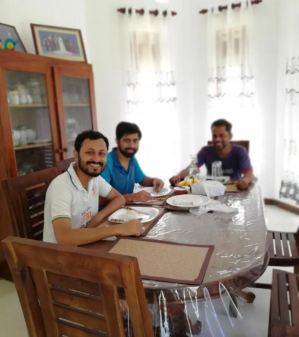 Bed and Breakfast Air Port 5 Minutes Super Clean Upul Negombo